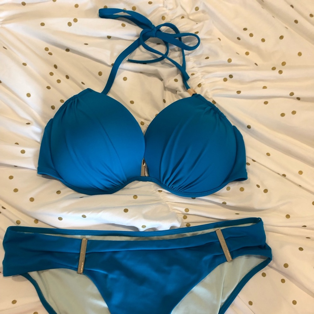 Victoria’s Secret 34DD Demi bikini